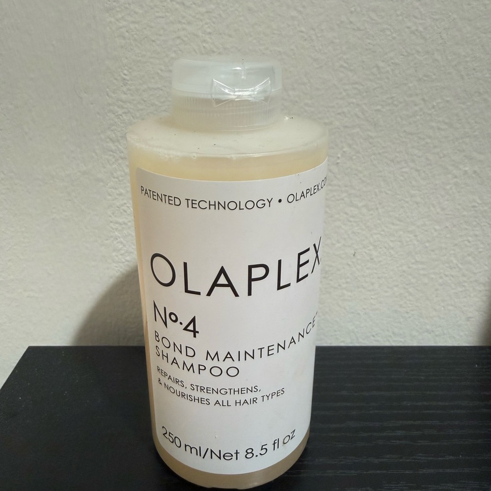 OLAPLEX No.4 Bond Maintenance Shampoo - White and Cream